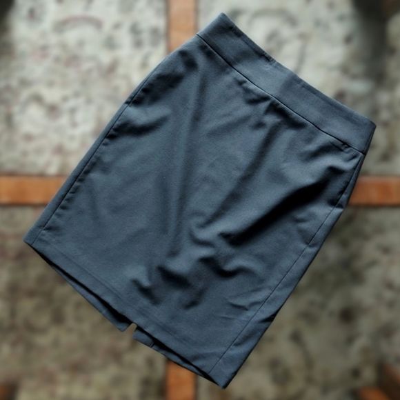 Banana Republic black above knee pencil skirt 0P (27" waist) - Picture 4 of 13